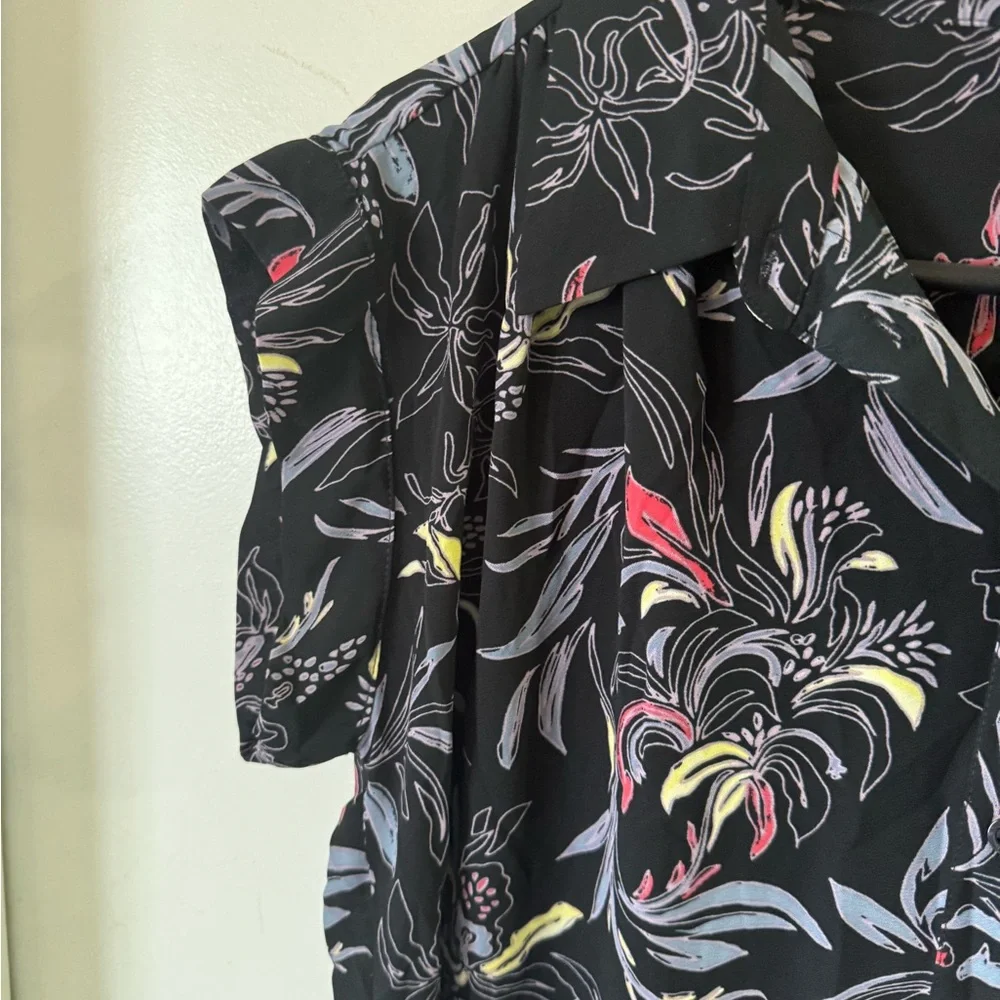 Woman’s Black Floral Short Sleeve Top Blouse Hi Low XS NWT - Picture 4 of 6